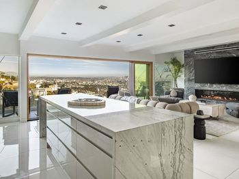 8638 Hollywood Boulevard