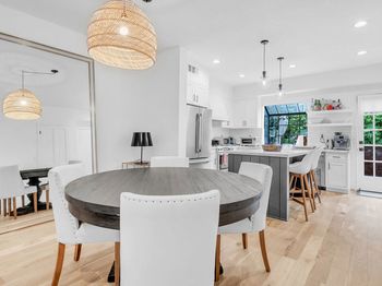 202 San Vicente Boulevard