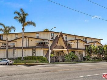 7000 S La Cienega Blvd