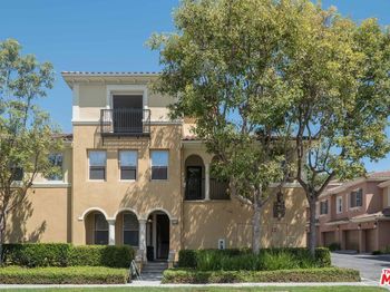 107 Chantilly