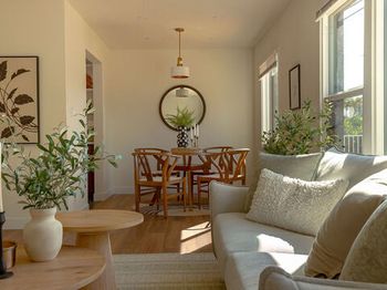 2046 S Burnside Avenue