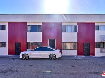 3568 S Budlong Avenue