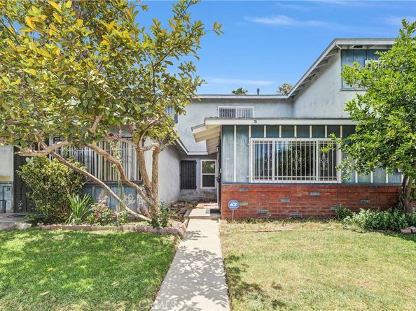 30 Camelback N, Carson CA 90745