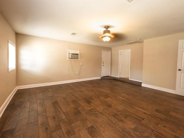 6400 Craigwood CIR, Austin TX 78725