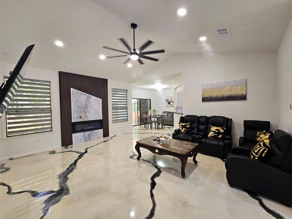 11806 Prairie Hen LN, Austin TX 78758