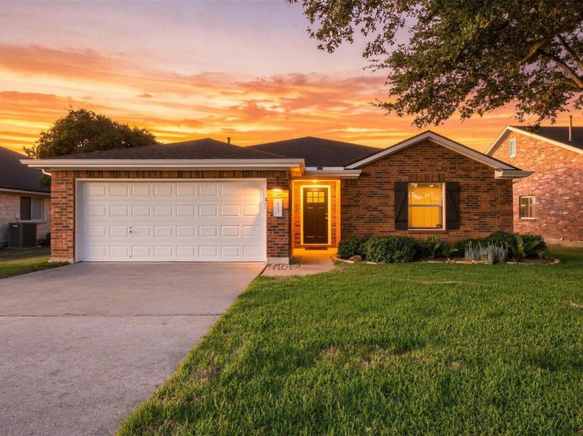 613 Glen Valley LN, Leander TX 78641