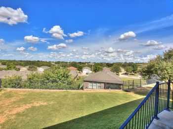 106 Kickapoo Creek LN