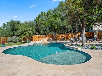 112 Los Altos DR