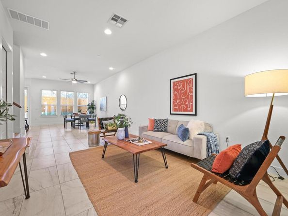 8922 Menchaca RD 303, Austin TX 78748