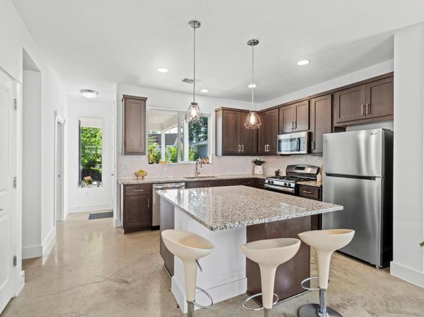 1705B Perez ST, Austin TX 78721