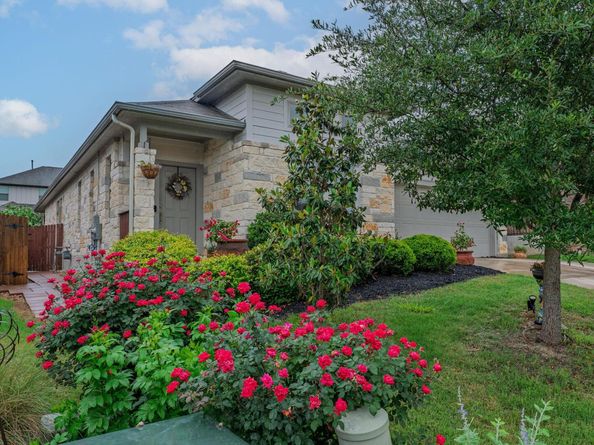 1009 Goldilocks LN, Manchaca TX 78652