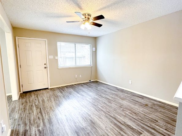 12004 Mighty Oak Drive B, Houston TX 77066