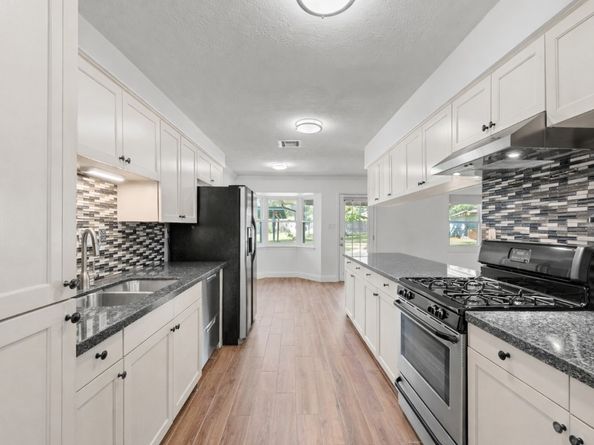 5522 Chantilly Lane, Houston TX 77092