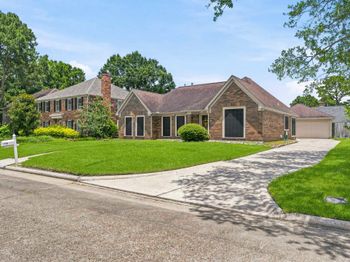 19806 Bambiwoods Court
