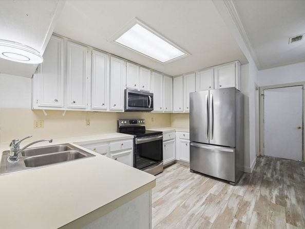 880 Tully Road 13, Houston TX 77079