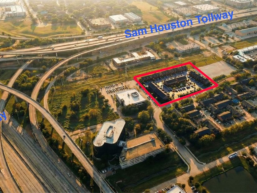 81 Northpoint Drive Building 7 B, Houston TX 77060