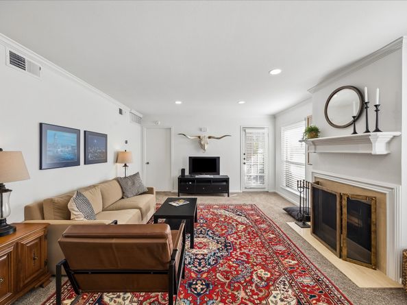 1601 S Shepherd Drive 216, Houston TX 77019