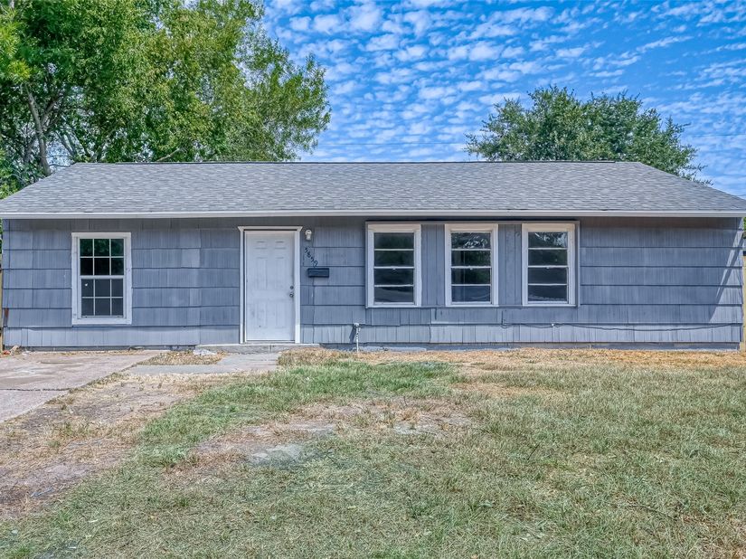 5859 Westover Street, Houston TX 77033