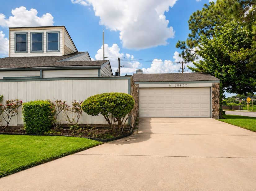 10602 Sandpiper Drive, Houston TX 77096
