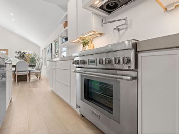 1011 W Cottage Street