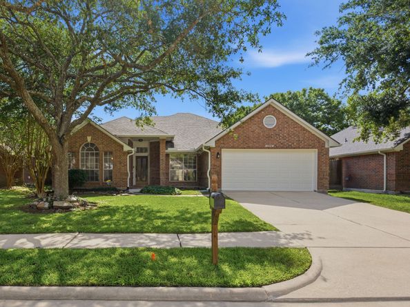 16918 Serenity Cove Circle, Friendswood TX 77546