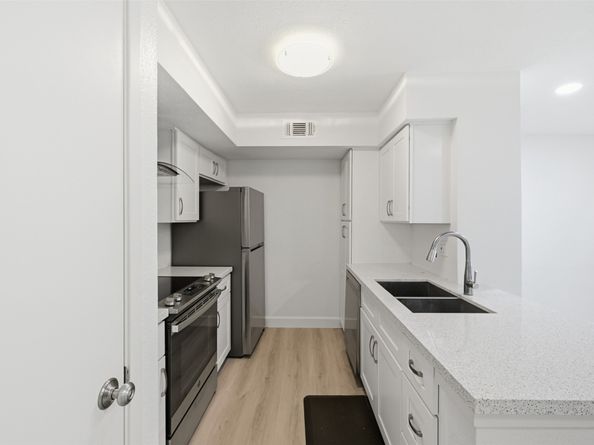 2800 Jeanetta Street 2402, Houston TX 77063