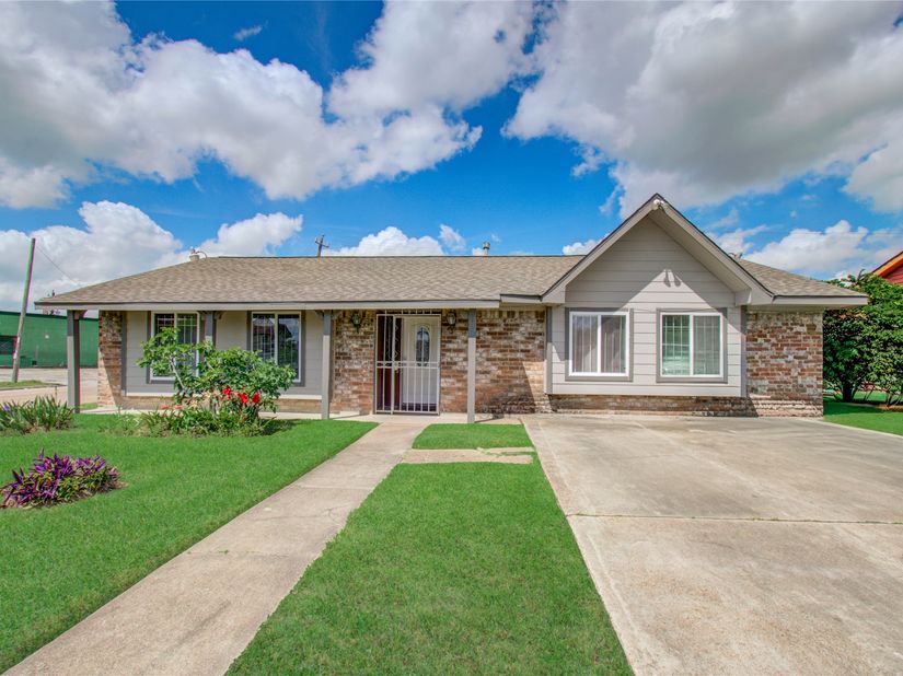 930 Centerwood Drive, Houston TX 77013