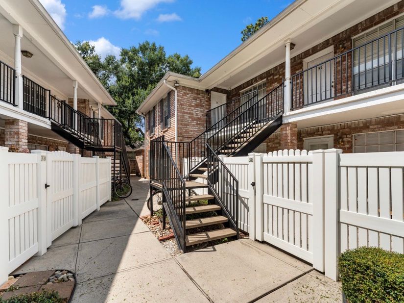 14333 Memorial Drive 95, Houston TX 77079