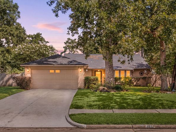 2811 Whispering Springs Drive, Spring TX 77373