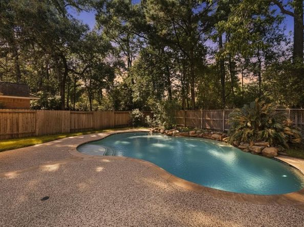 78 E Hobbit Glen Drive, Conroe TX 77384
