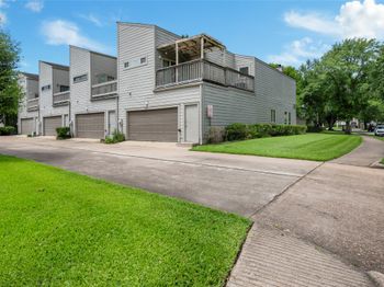 11709 Lakeside Place Drive