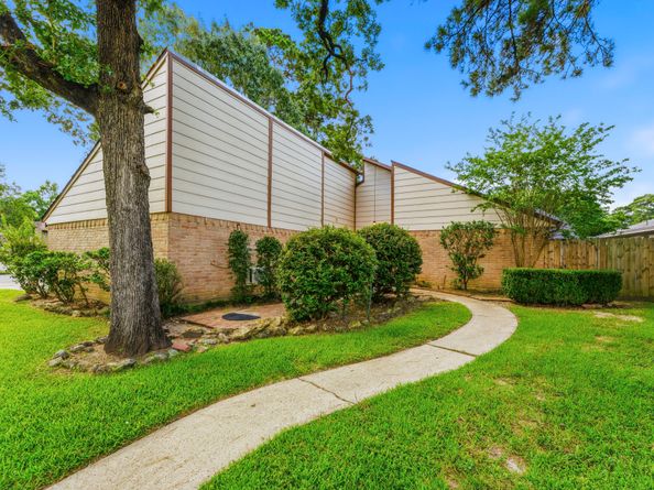 2718 Knollbrook Lane, Spring TX 77373