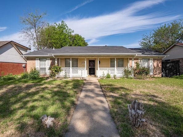 1017 Mill River Drive, Garland TX 75043