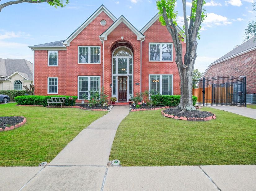 12427 Shadycrest Drive, Houston TX 77082
