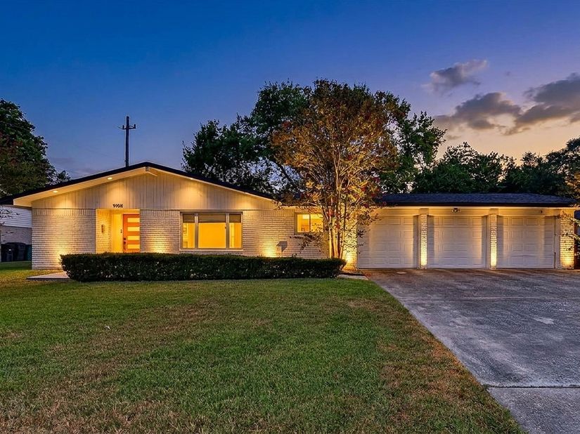 9906 Cliffwood Drive, Houston TX 77096