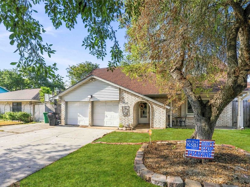 11507 Kirkvalley Drive, Houston TX 77089