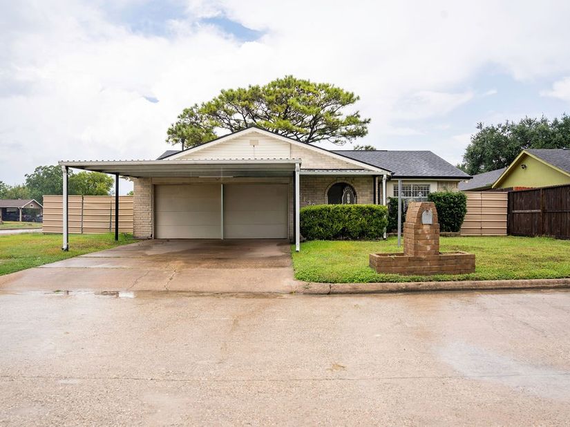 12130 Glenhollow Drive, Houston TX 77048
