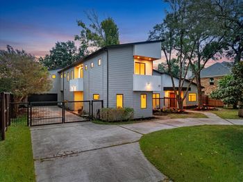 1418 Huge Oaks