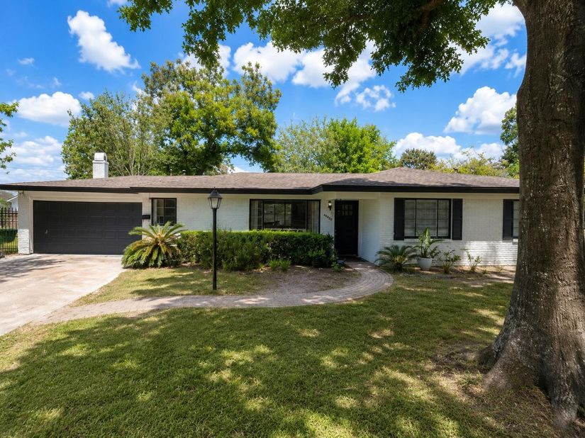 9350 Livernois Road, Houston TX 77080