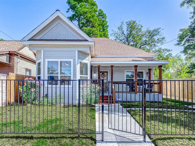 2008 Common Street, Houston TX 77009