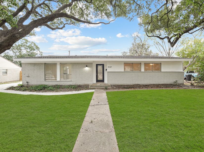 5127 W Bellfort Avenue, Houston TX 77035