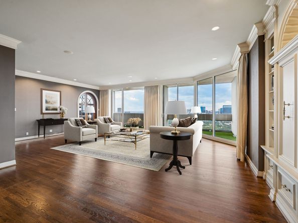 1111 Hermann Drive 28D, Houston TX 77004