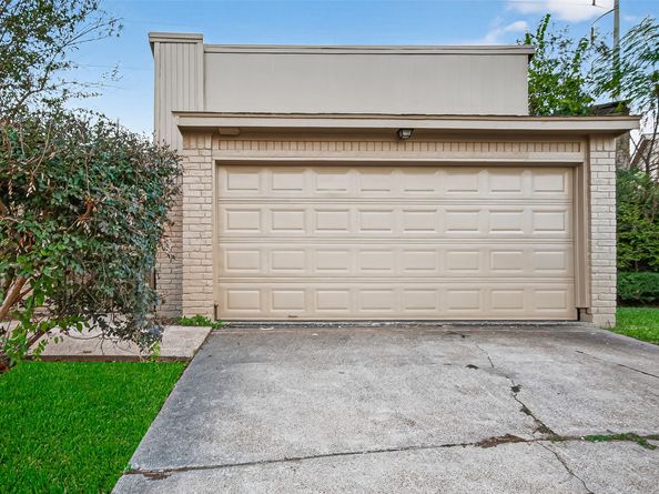 5451 Oakhaven Lane, Houston TX 77091