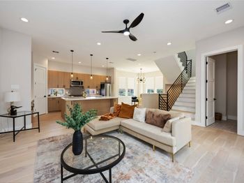 2505 N Macgregor Way