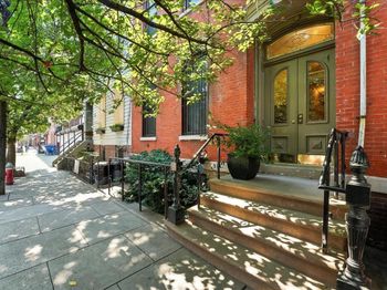 189 Christopher Columbus Dr