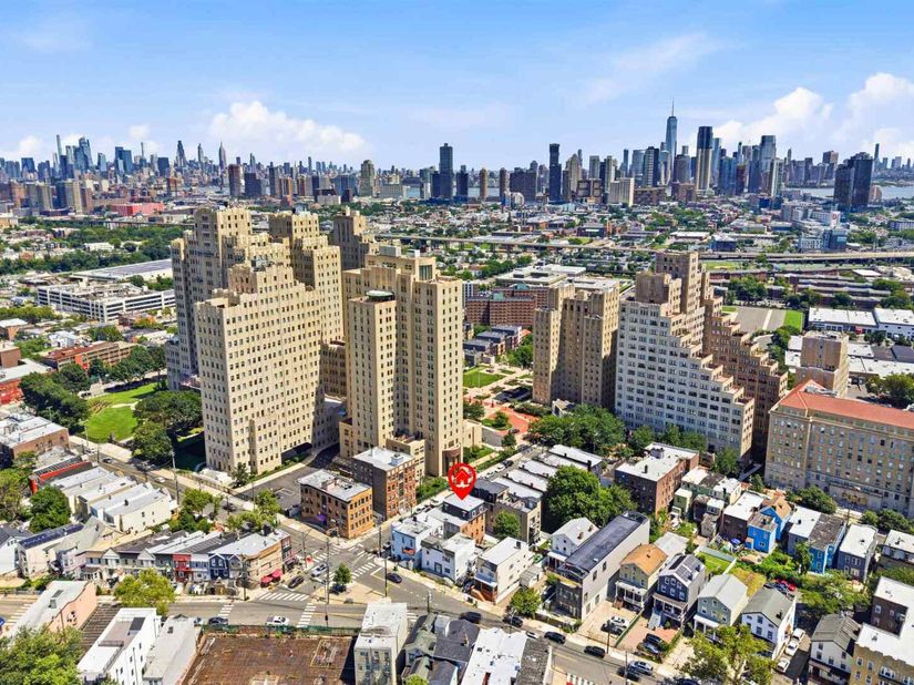 133 Clifton Pl 2, Jersey City NJ 07304