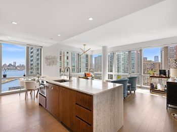 75 Park Lane South