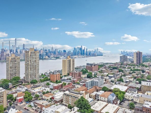 62 69th St 209, Guttenberg NJ 07093