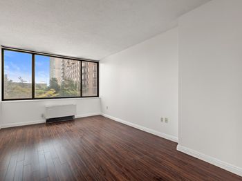45 River Dr South