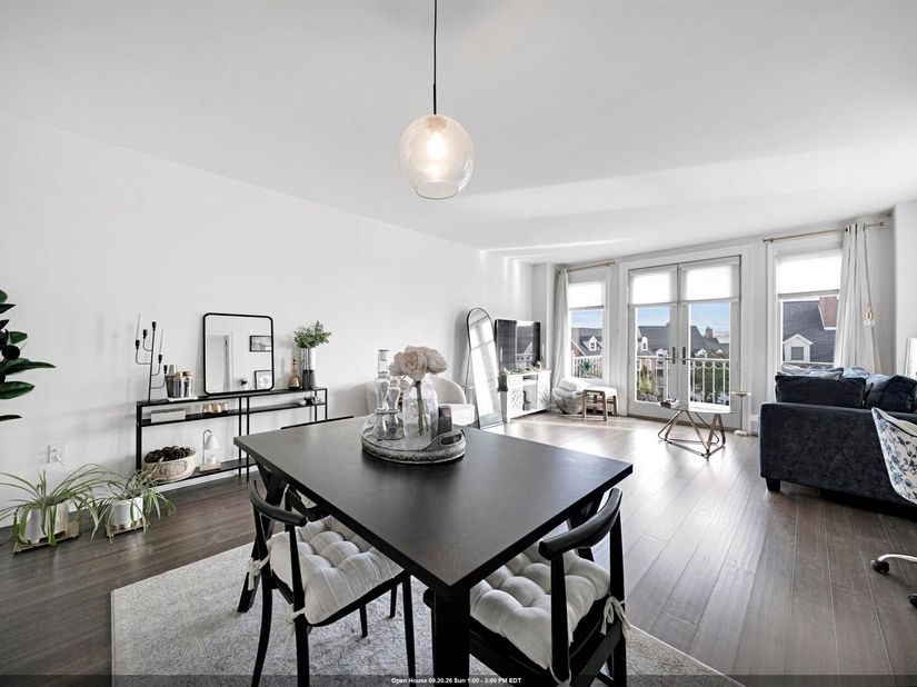 204 Shearwater Ct West 33, Jersey City NJ 07305